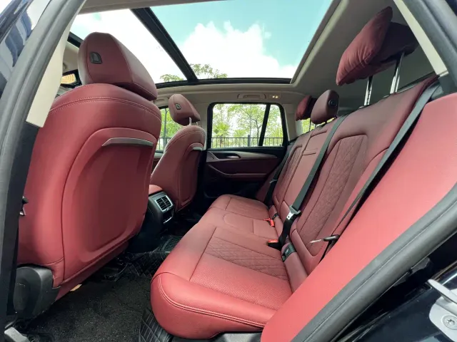 BMW iX3 — Фото автомобиля 9