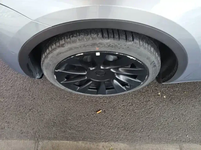 Tesla Model Y — Фото автомобиля 22