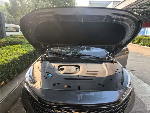 Roewe RX5 — Фото автомобиля 3