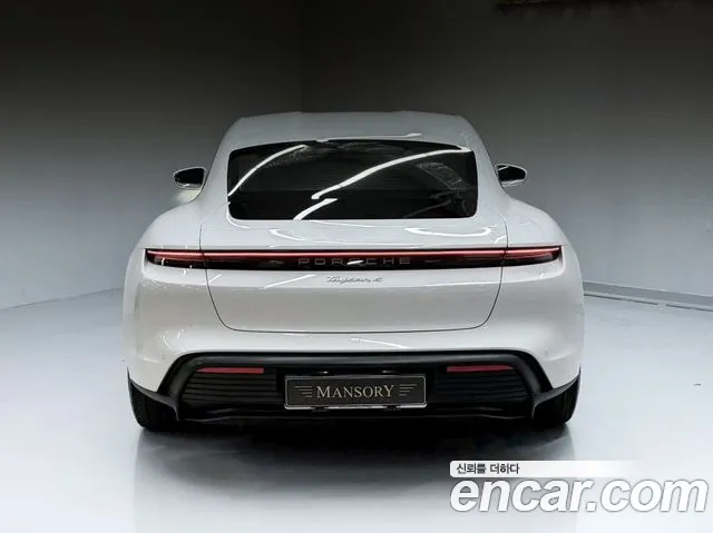 Porsche Taycan — Фото автомобиля 4