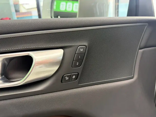Volvo XC60 — Фото автомобиля 20