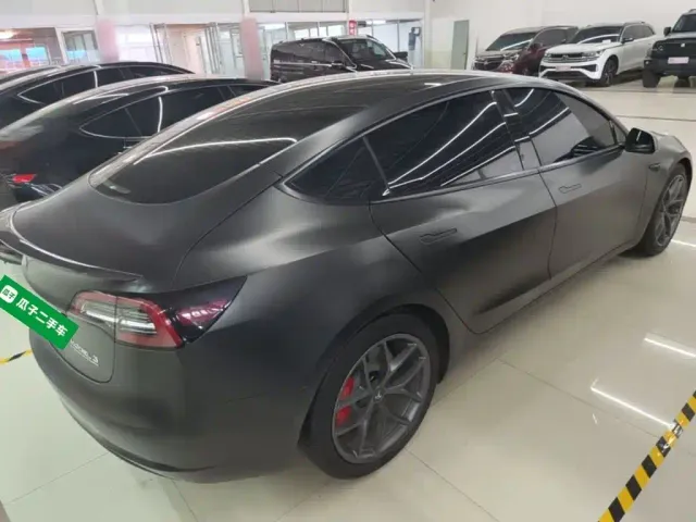 Tesla Model 3 — Фото автомобиля 6