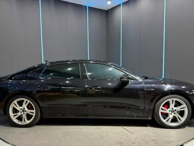 Audi A7L — Фото автомобиля 4