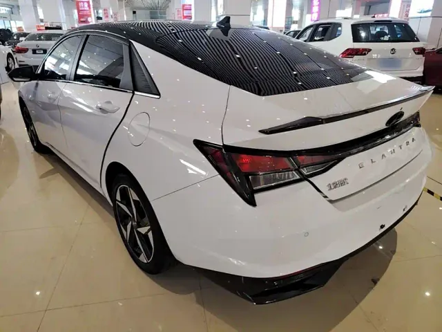 Hyundai Elantra — Фото автомобиля 4