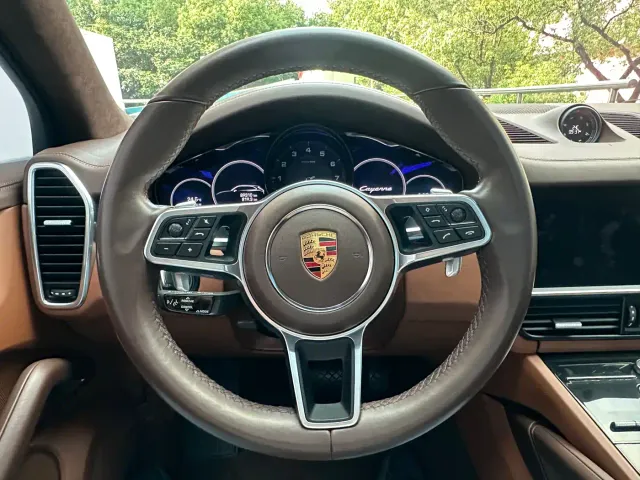 Porsche Cayenne — Фото автомобиля 11