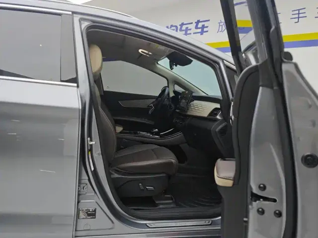 BYD Song MAX — Фото автомобиля 8