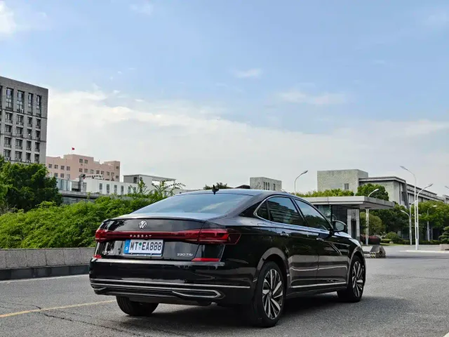 Volkswagen Passat — Фото автомобиля 9