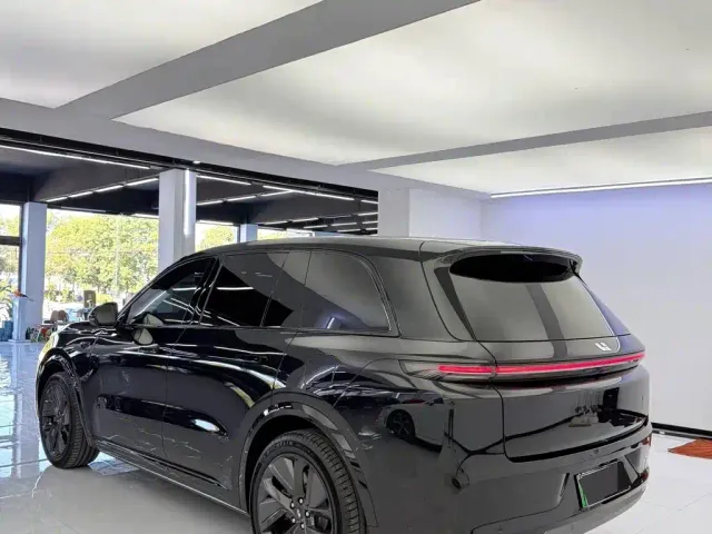 Li Auto L8 — Фото автомобиля 6