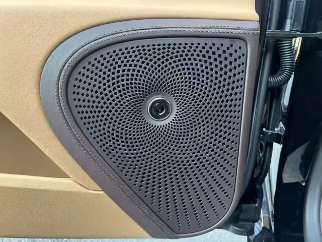 Bentley Flying Spur 2021 4.0T V8 Standard Version — Фото автомобиля 8