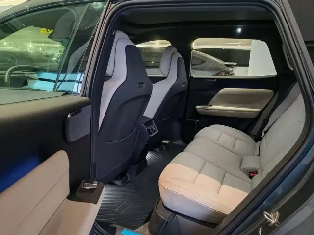Volvo Volvo XC70 Plug-in Hybrid 2025 Standard — Фото автомобиля 7