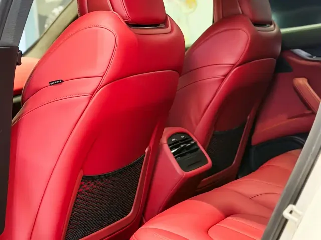 Maserati Ghibli — Фото автомобиля 12
