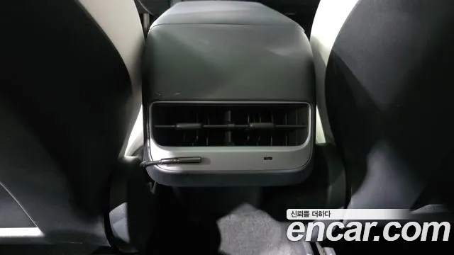 Tesla Model Y — Фото автомобиля 19