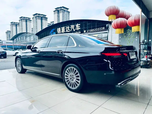 Mercedes-Benz E-Class — Фото автомобиля 3
