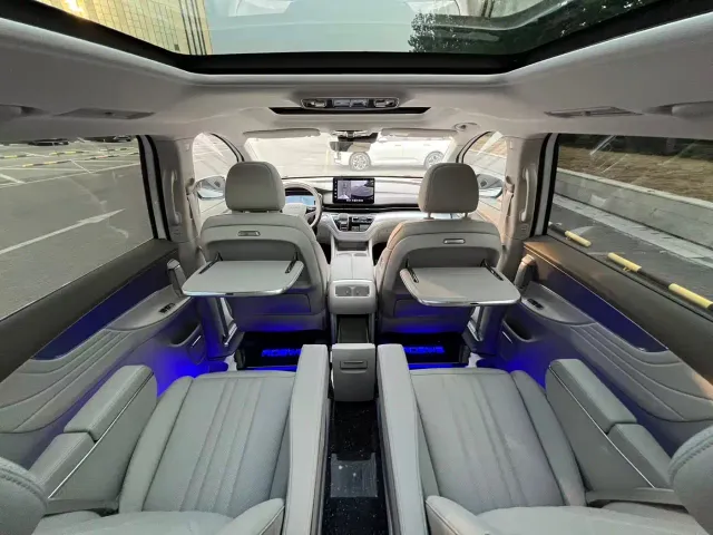 Roewe iMAX8 — Фото автомобиля 6