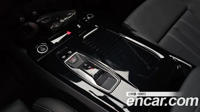 Audi Q6 e-tron — Фото автомобиля 9