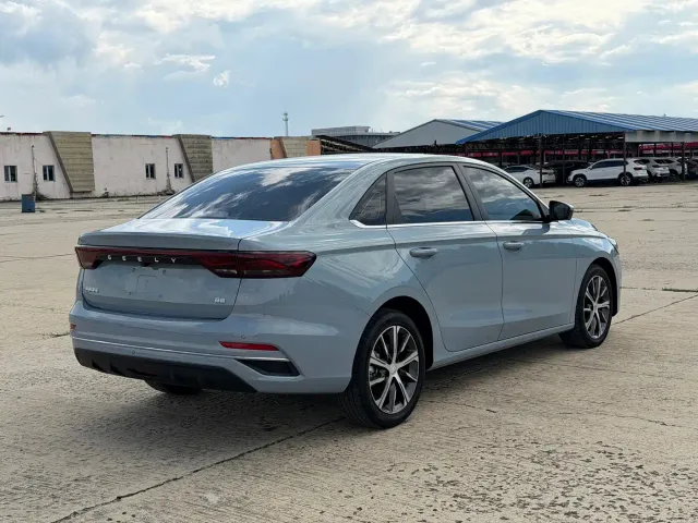 Geely Emgrand — Фото автомобиля 7