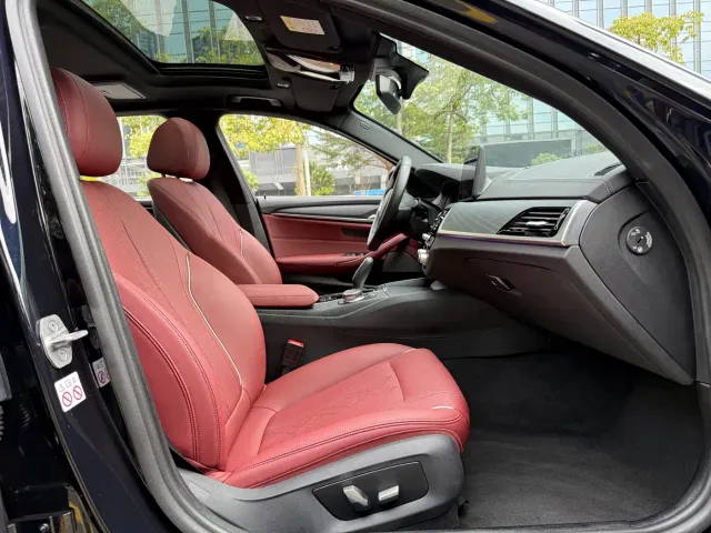 BMW 5 Series — Фото автомобиля 16