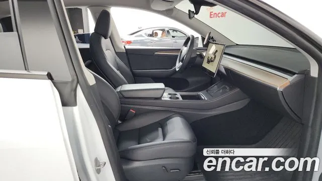 Tesla Model Y — Фото автомобиля 16