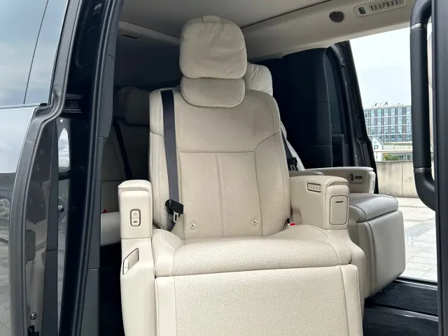 Li Auto MEGA — Фото автомобиля 14
