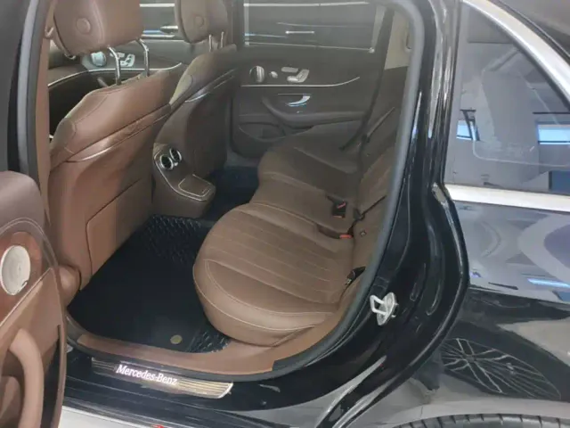 Mercedes-Benz E-Class — Фото автомобиля 16
