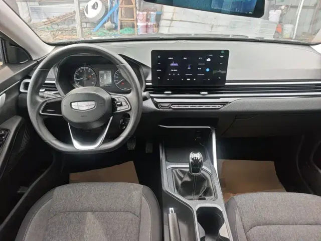Geely Emgrand — Фото автомобиля 9