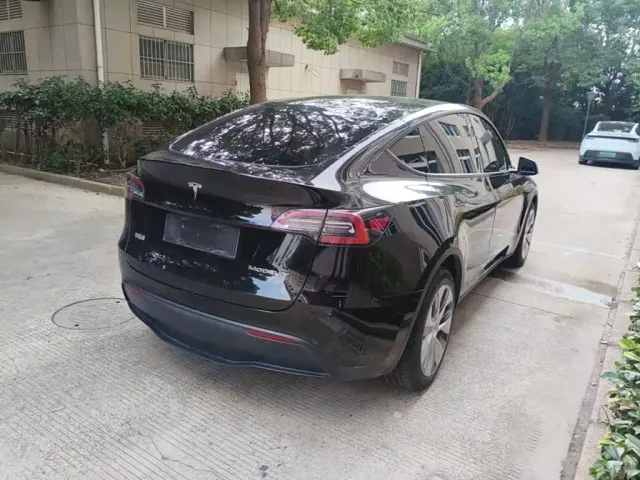 Tesla Model Y — Фото автомобиля 6