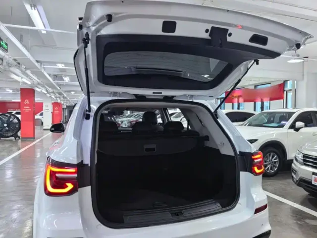 Roewe RX5 — Фото автомобиля 18