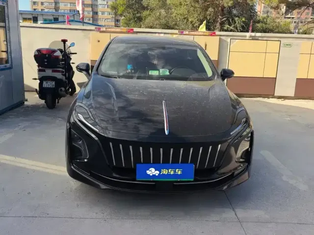 Hongqi E-QM5 — Фото автомобиля 2