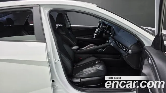 Hyundai Avante CN7 — Фото автомобиля 11