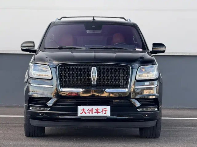Lincoln Navigator — Фото автомобиля 2
