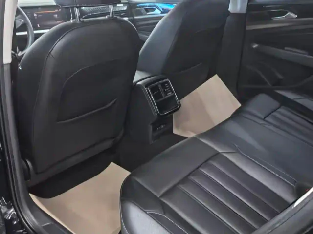 Volkswagen Passat — Фото автомобиля 8