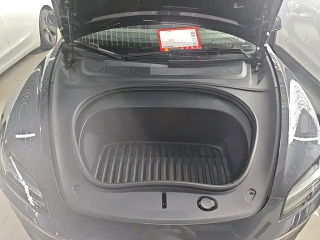 Tesla Model 3 — Фото автомобиля 15
