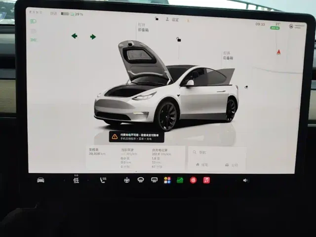 Tesla Model Y — Фото автомобиля 11