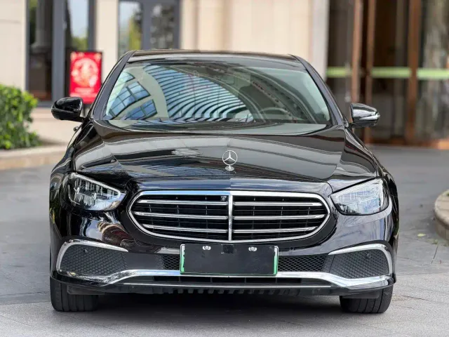 Mercedes-Benz E-Class — Фото автомобиля 2