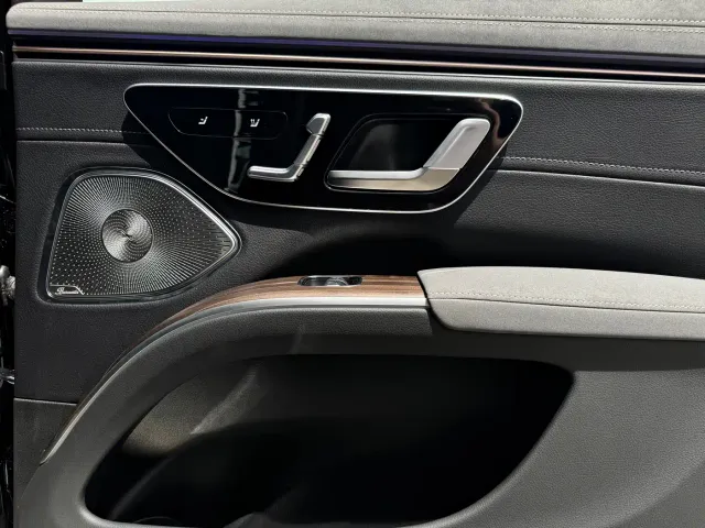 Mercedes-Benz EQS SUV — Фото автомобиля 13