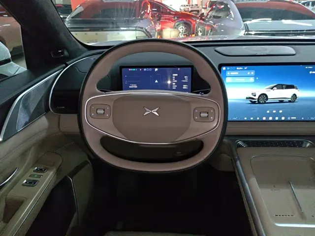 Xpeng G9 — Фото автомобиля 10