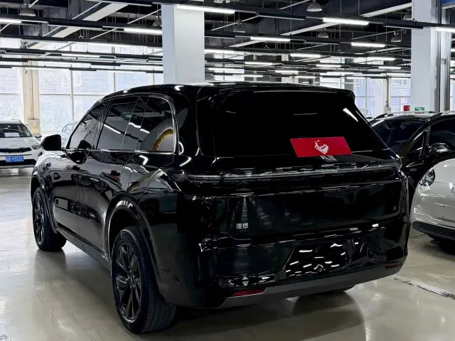 Li Auto L8 — Фото автомобиля 7