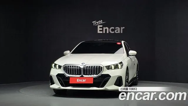BMW 5 Series — Фото автомобиля 3