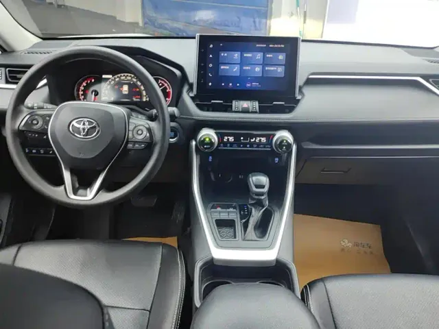 Toyota RAV4 — Фото автомобиля 12