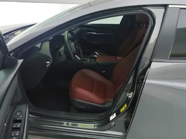 Mazda Axela — Фото автомобиля 9
