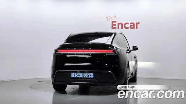 Tesla Model Y — Фото автомобиля 4