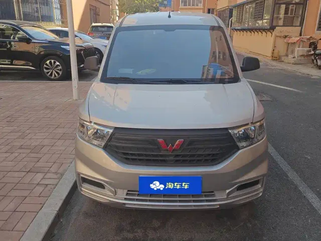 Wuling Hongguang V — Фото автомобиля 2