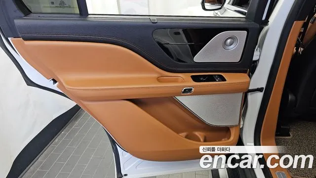 Lincoln Aviator — Фото автомобиля 25