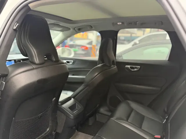 Volvo XC60 — Фото автомобиля 6