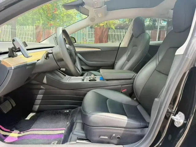 Tesla Model 3 — Фото автомобиля 4