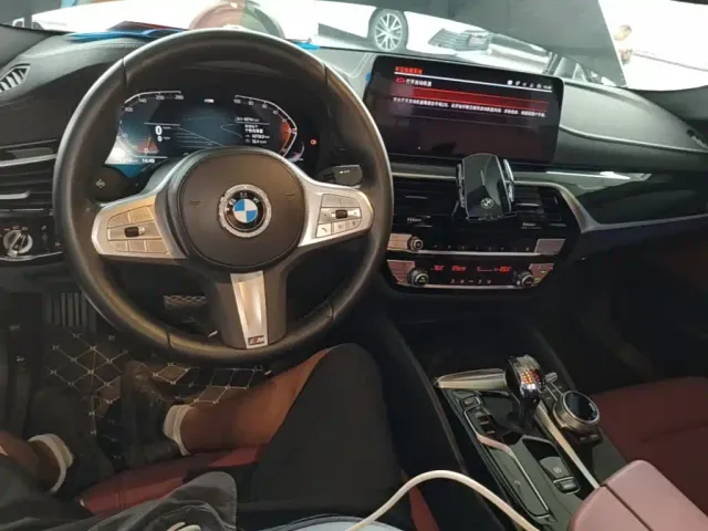 BMW 5 Series — Фото автомобиля 9
