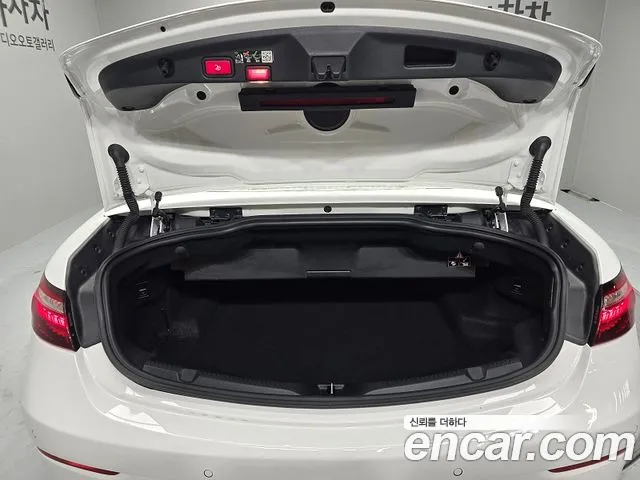 Mercedes-Benz E-Class — Фото автомобиля 18