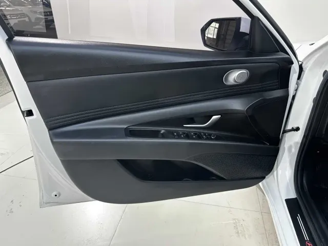 Hyundai Elantra — Фото автомобиля 10