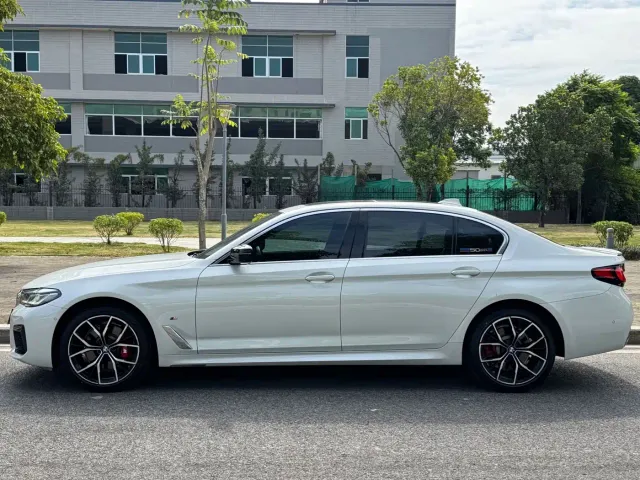 BMW 5 Series — Фото автомобиля 15