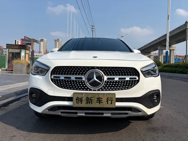 Фотография автомобиля — Mercedes-Benz GLA-Class